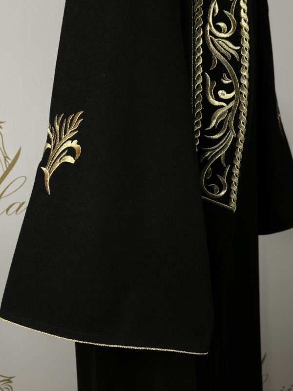 A BLACK  OVERCOAT MADE OF CASHMERE WOOL FABRIC